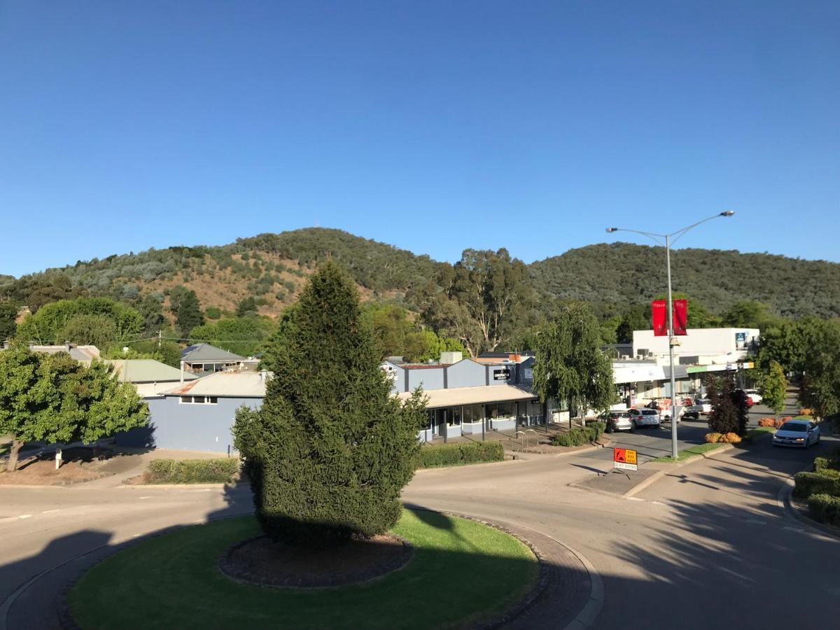 Myrtleford Hotel Exterior photo